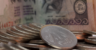 The monetary policy committee took note of the deteriorating global economy and a steady recovery in domestic demand